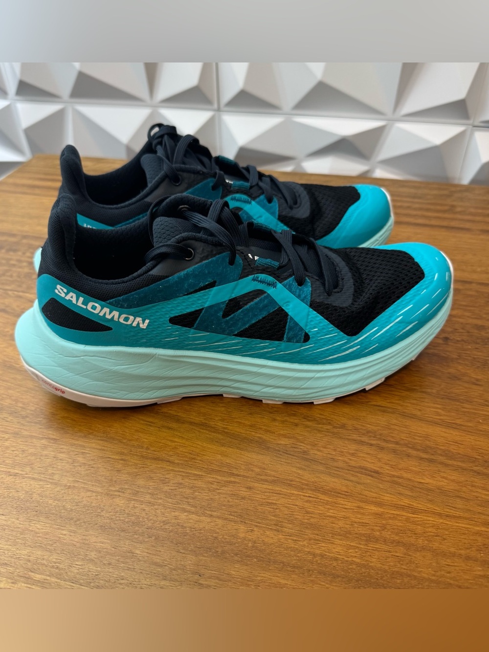 Salomon Ultra Flow trail running shoes in the Carbon/Peacock Blue Women's Sz 7.5
